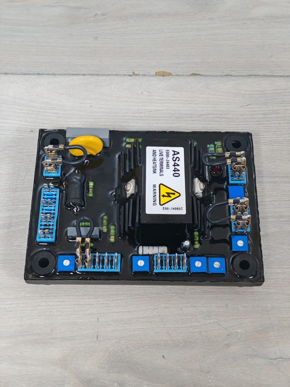 Unbranded AS440 AVR AS440 Automatic Voltage Regulator E000-24403 LIVE TERMINALS AND HEATSINK 7