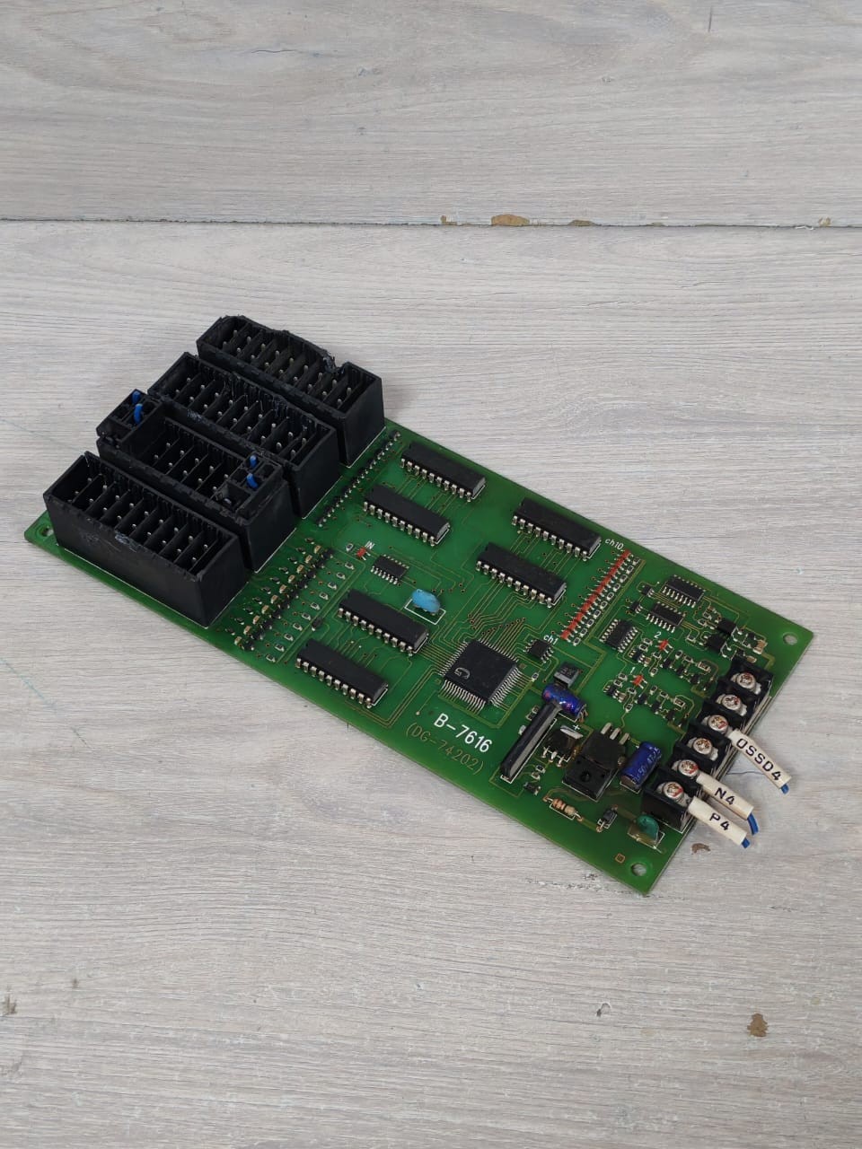 Unbranded B-7616 / DG-74202 B-7616 / DG-74202 Printed Circuit Board 4