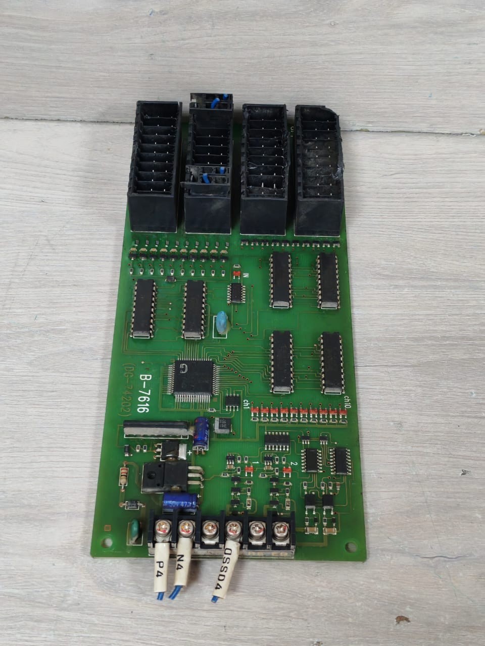 Unbranded B-7616 / DG-74202 B-7616 / DG-74202 Printed Circuit Board 8