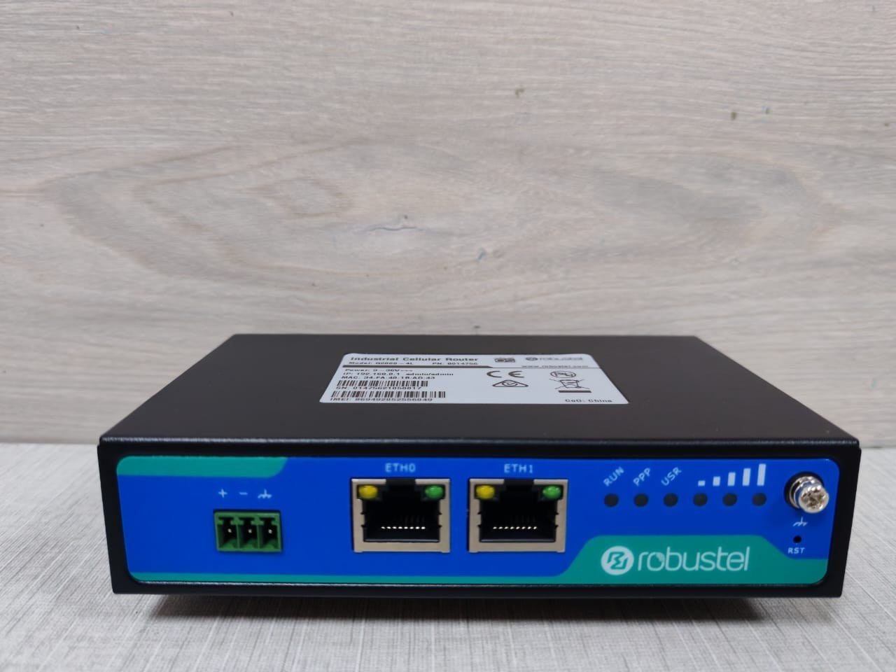 Robustel R2000-4L Robustel R2000-4L Industrial Cellular Router B014756 3