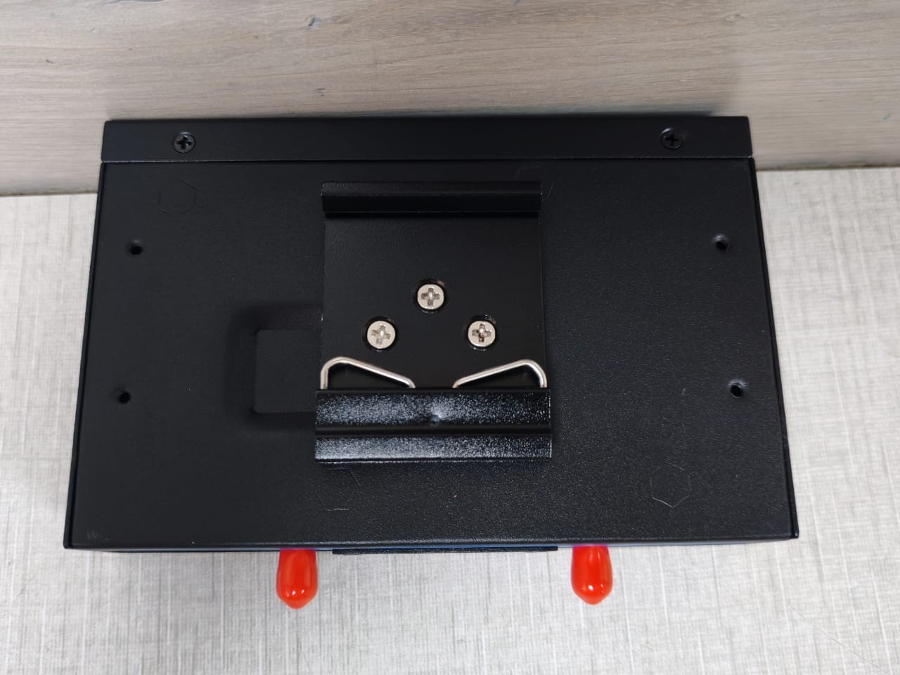 Robustel R2000-4L Robustel R2000-4L Industrial Cellular Router B014756 9