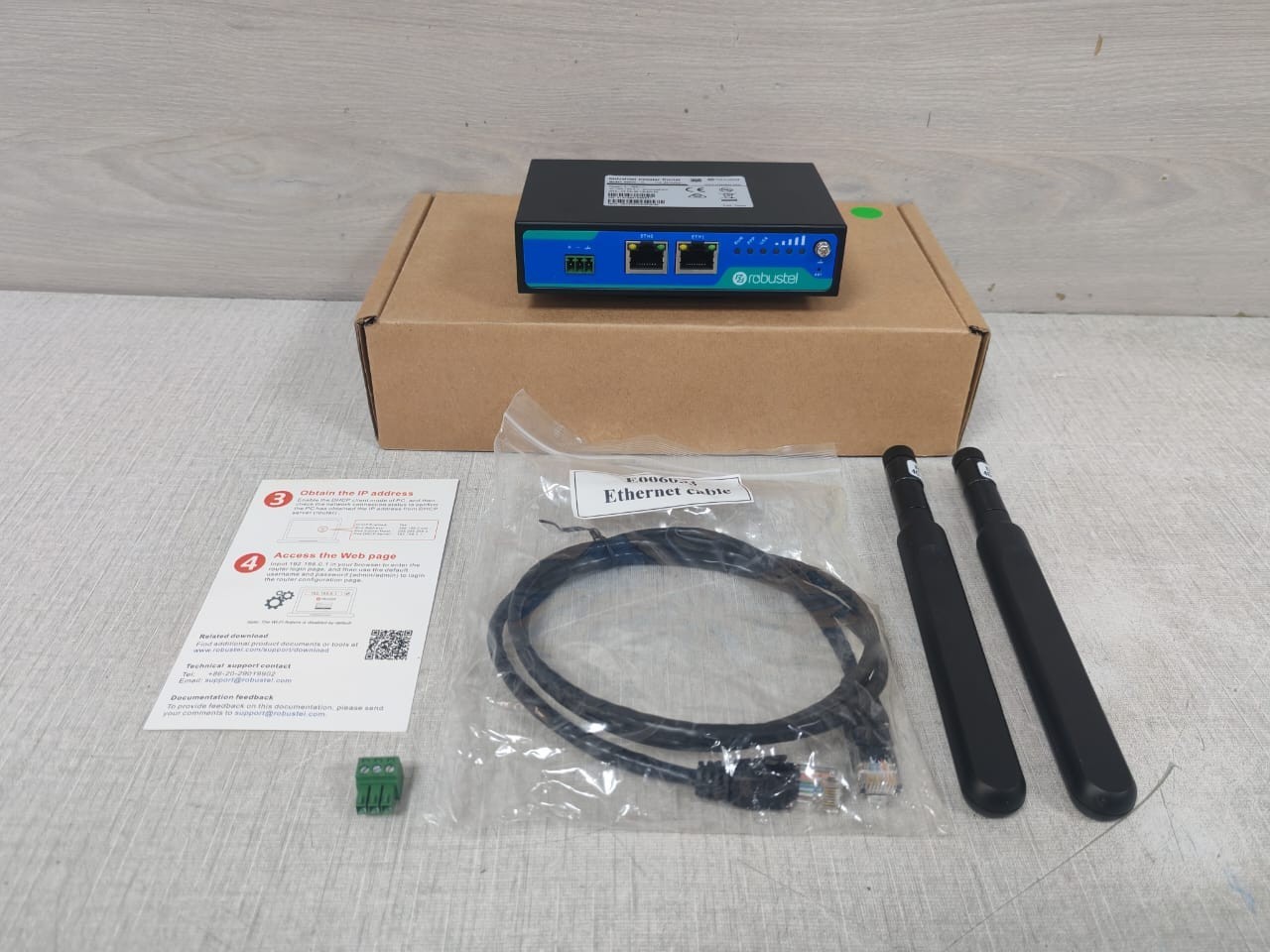 Robustel R2000-4L Industrial Cellular Router B014756