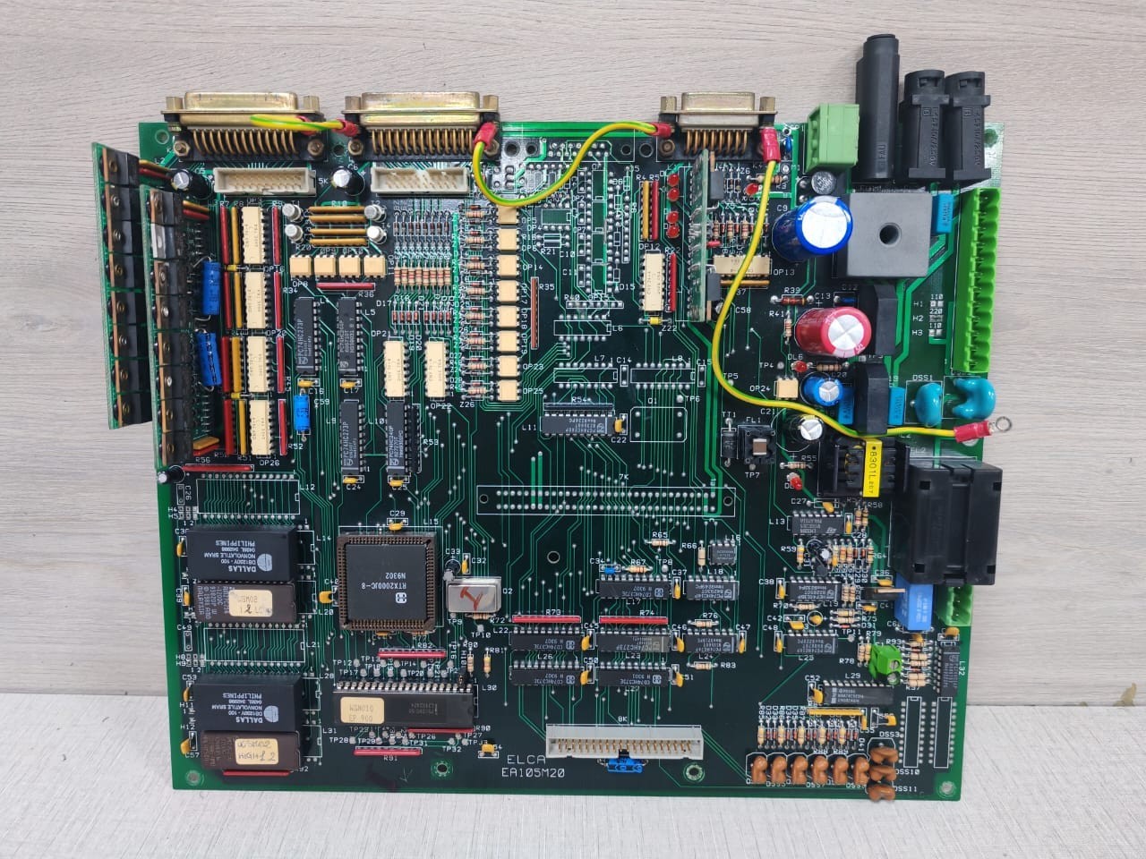 ELCA EA105M20 MOTHER BOARD