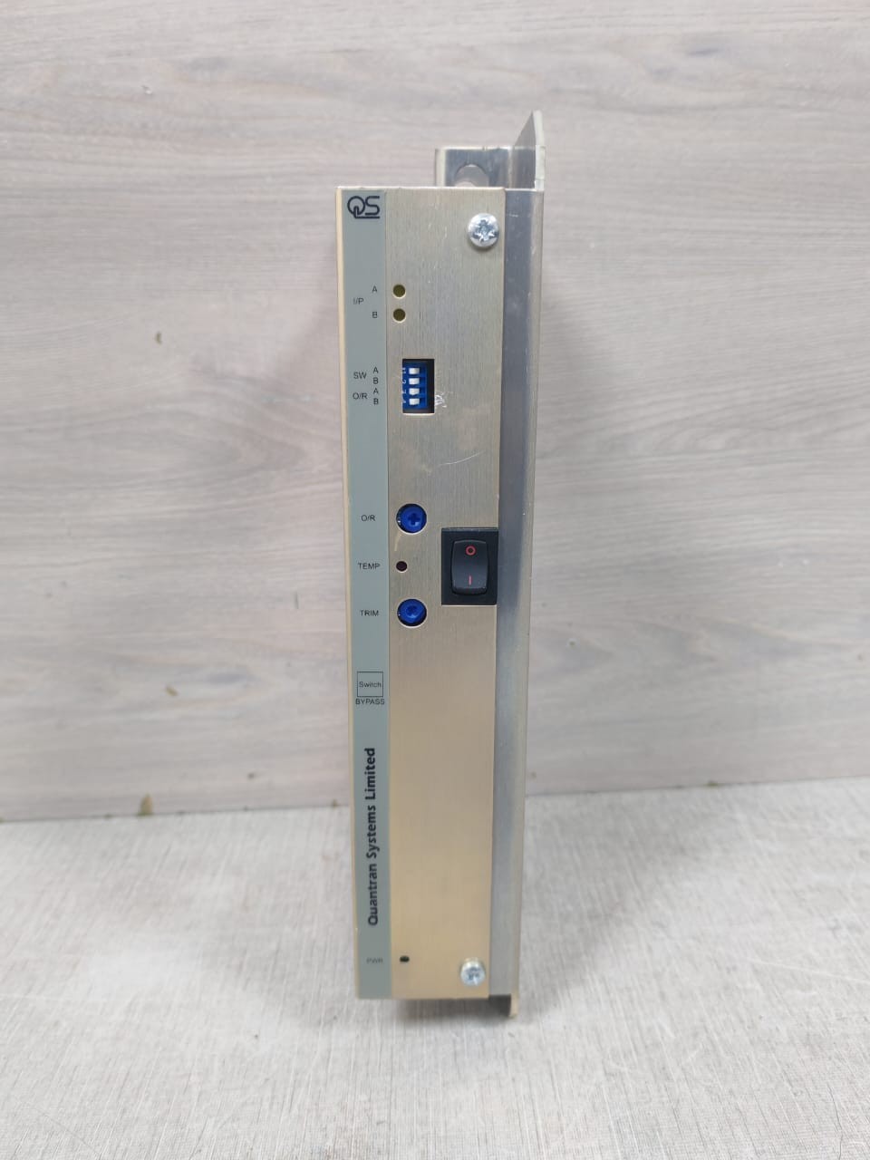 QUANTRAN SYSTEM LIMITED D195B-215 QUANTRAN SYSTEM LIMITED D195B-215 DIMMER CONTROL UNIT 3