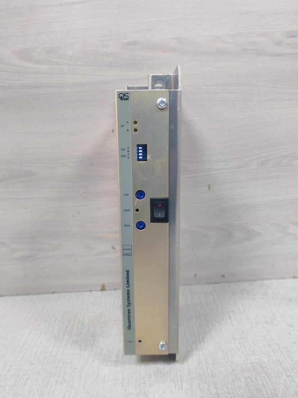 QUANTRAN SYSTEM LIMITED D195B-215 DIMMER CONTROL UNIT