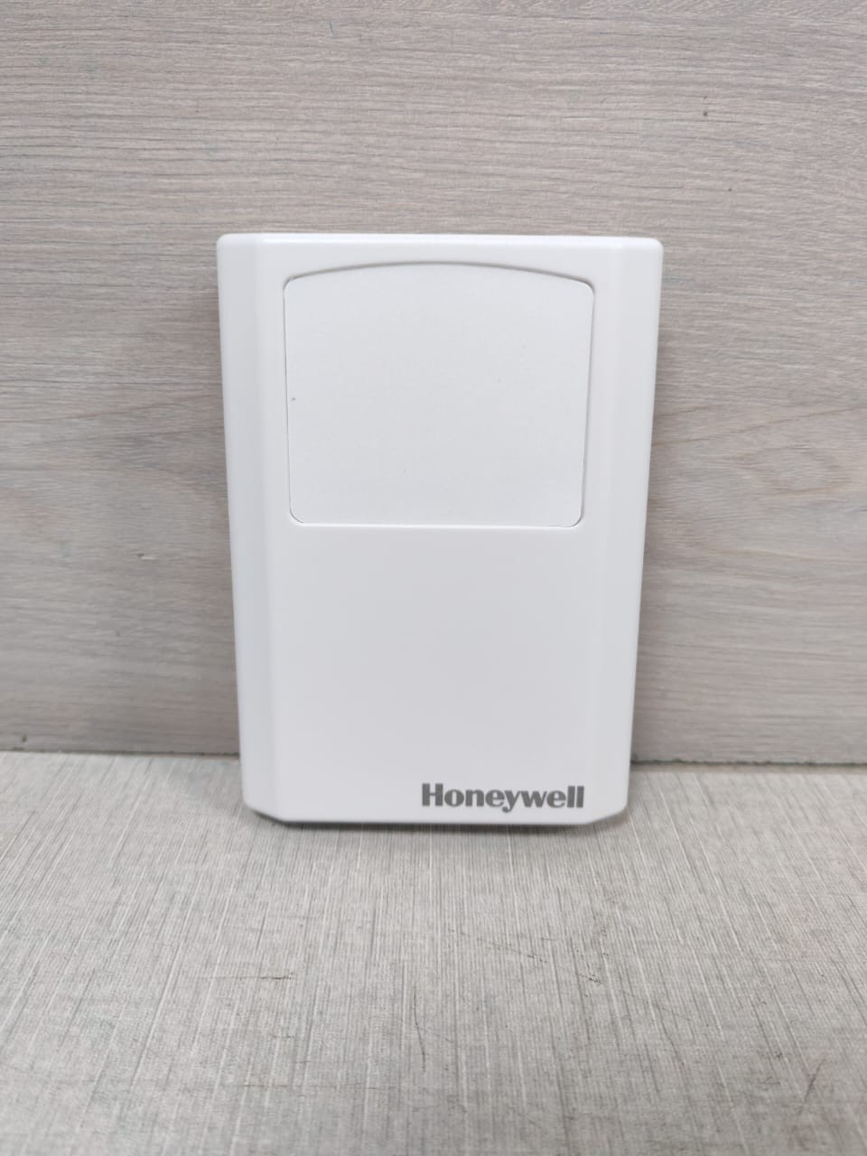 Honeywell HTXRC12A2 HONEYWELL HTXRC12A2 TEMPERATURE TRANS.ROOM CONT. 4-20mA-W/ FILTHY BOX 3