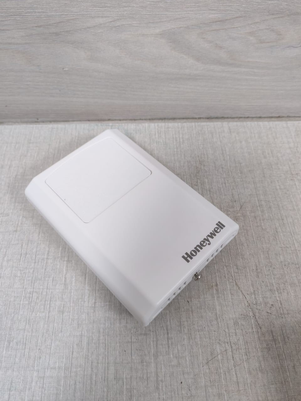 Honeywell HTXRC12A2 HONEYWELL HTXRC12A2 TEMPERATURE TRANS.ROOM CONT. 4-20mA-W/ FILTHY BOX 4