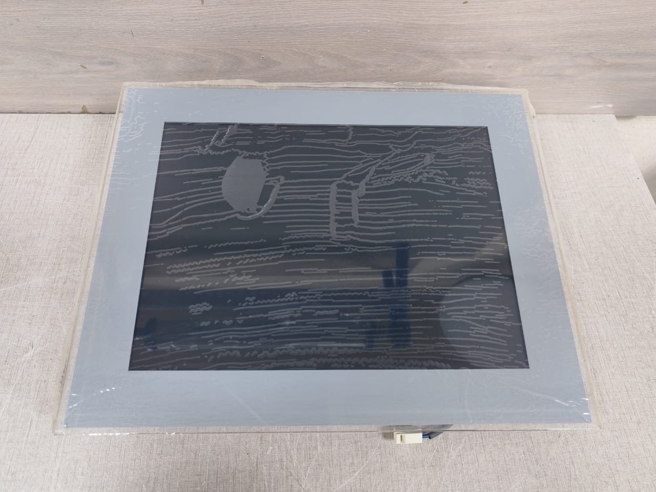 LOYTEC ELECTRONICS LVIS-3ME15-G1 LOYTEC ELECTRONICS LVIS-3ME15-G1 TOUCH PANEL 85-240VAC - W/ FILTHY BOX 2