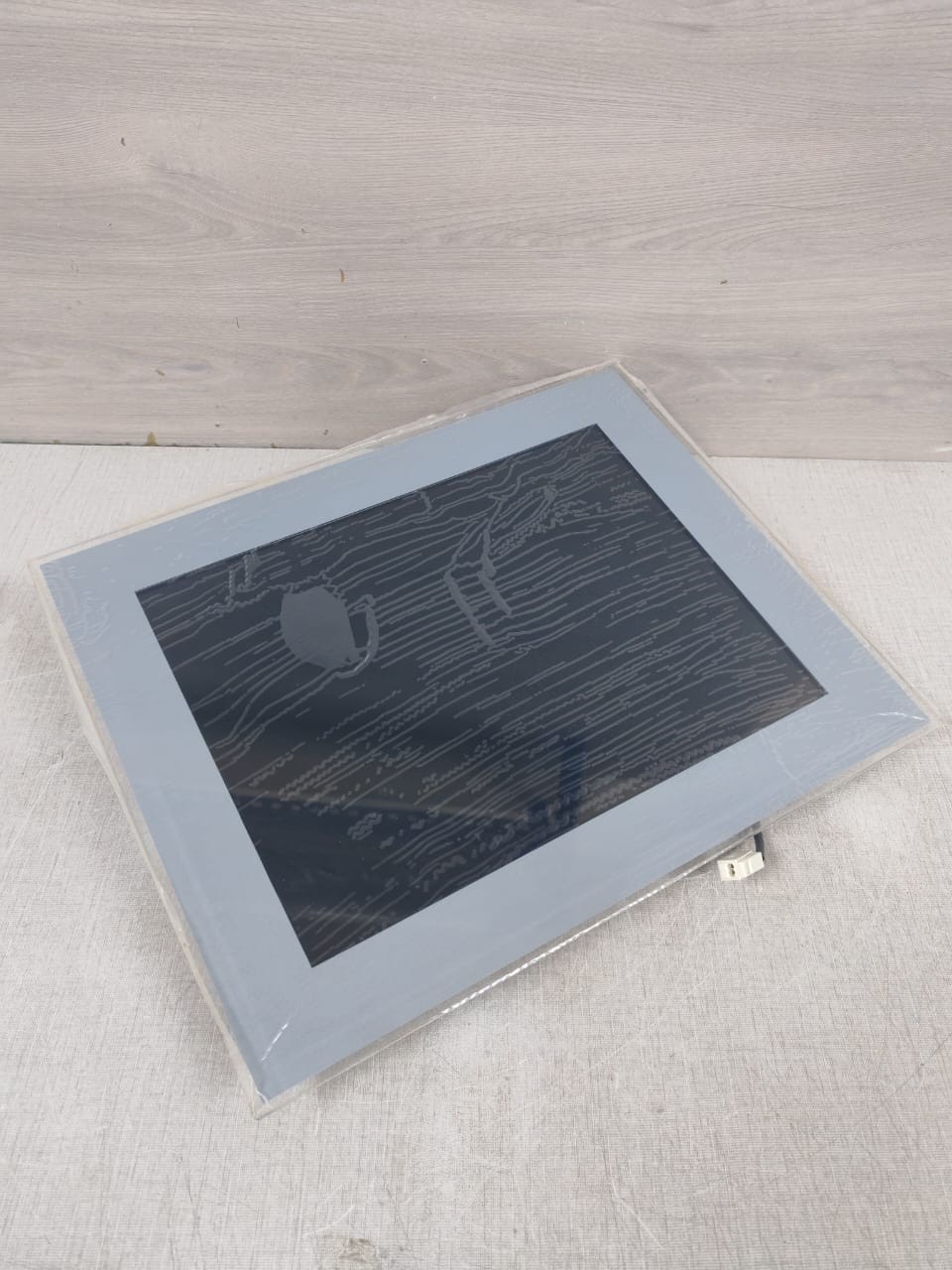 LOYTEC ELECTRONICS LVIS-3ME15-G1 LOYTEC ELECTRONICS LVIS-3ME15-G1 TOUCH PANEL 85-240VAC - W/ FILTHY BOX 3