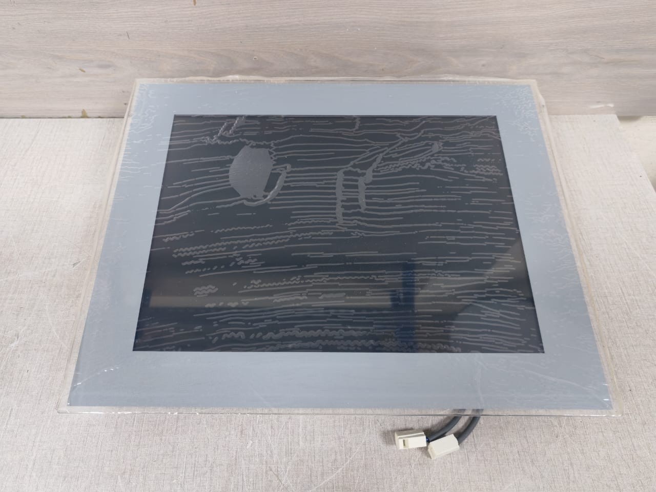 LOYTEC ELECTRONICS LVIS-3ME15-G1 LOYTEC ELECTRONICS LVIS-3ME15-G1 TOUCH PANEL 85-240VAC - W/ FILTHY BOX 5