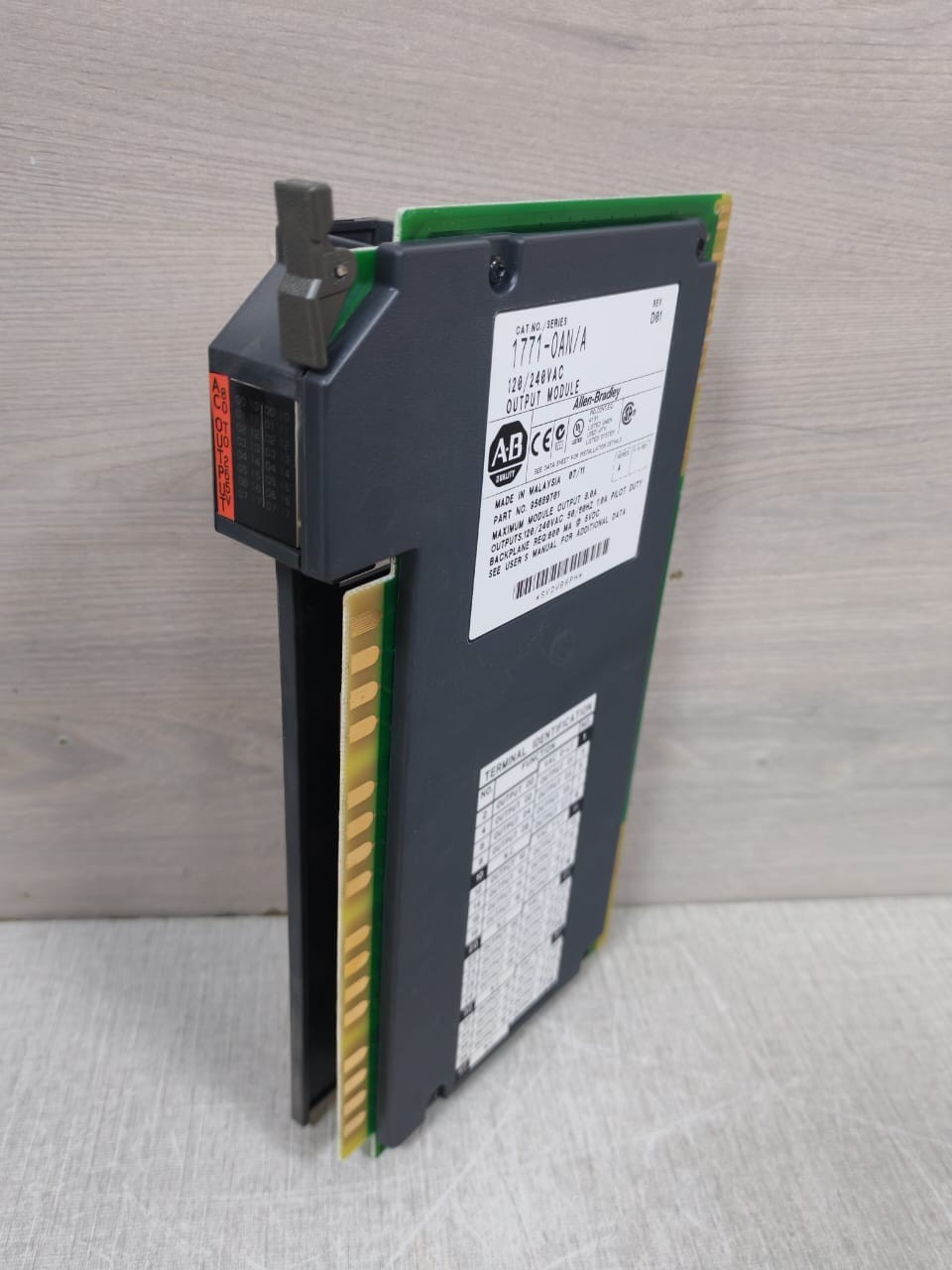 Allen-Bradley 95689701 Allen-Bradley 1771-0AN/ A Rev.D01 120/240 VAC Output Module 95689701 8