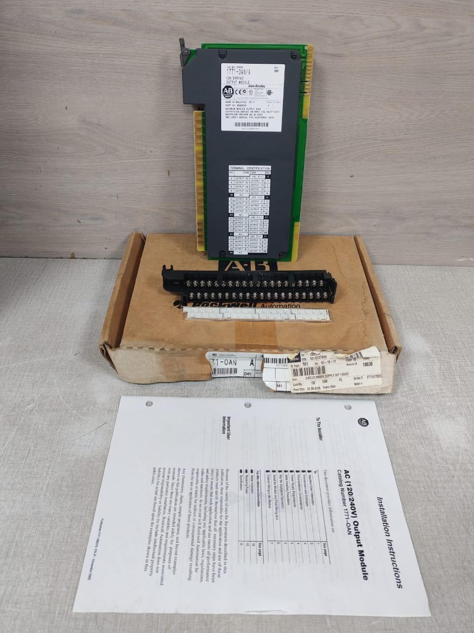 Allen-Bradley 1771-0AN/ A Rev.D01 120/240 VAC Output Module 95689701