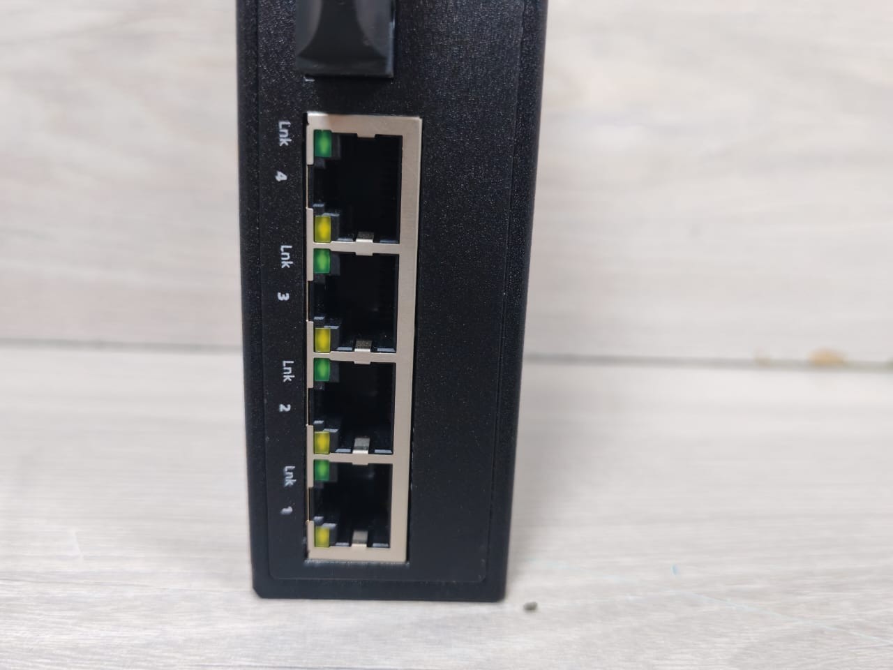 MICROSENS MS657104X MICROSENS MS657104X INDUSTRIAL FAST ETHERNET SWITCH 4X10/100T 1X100FX 3
