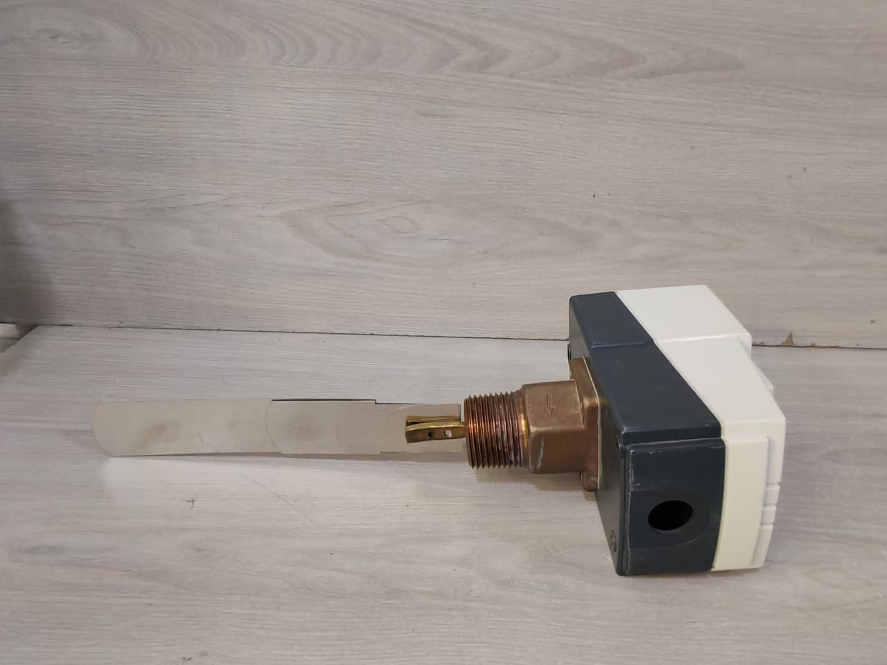 Siemens QVE81.13 Siemens QVE81.13 Flow switch for use in hydraulic systems 7