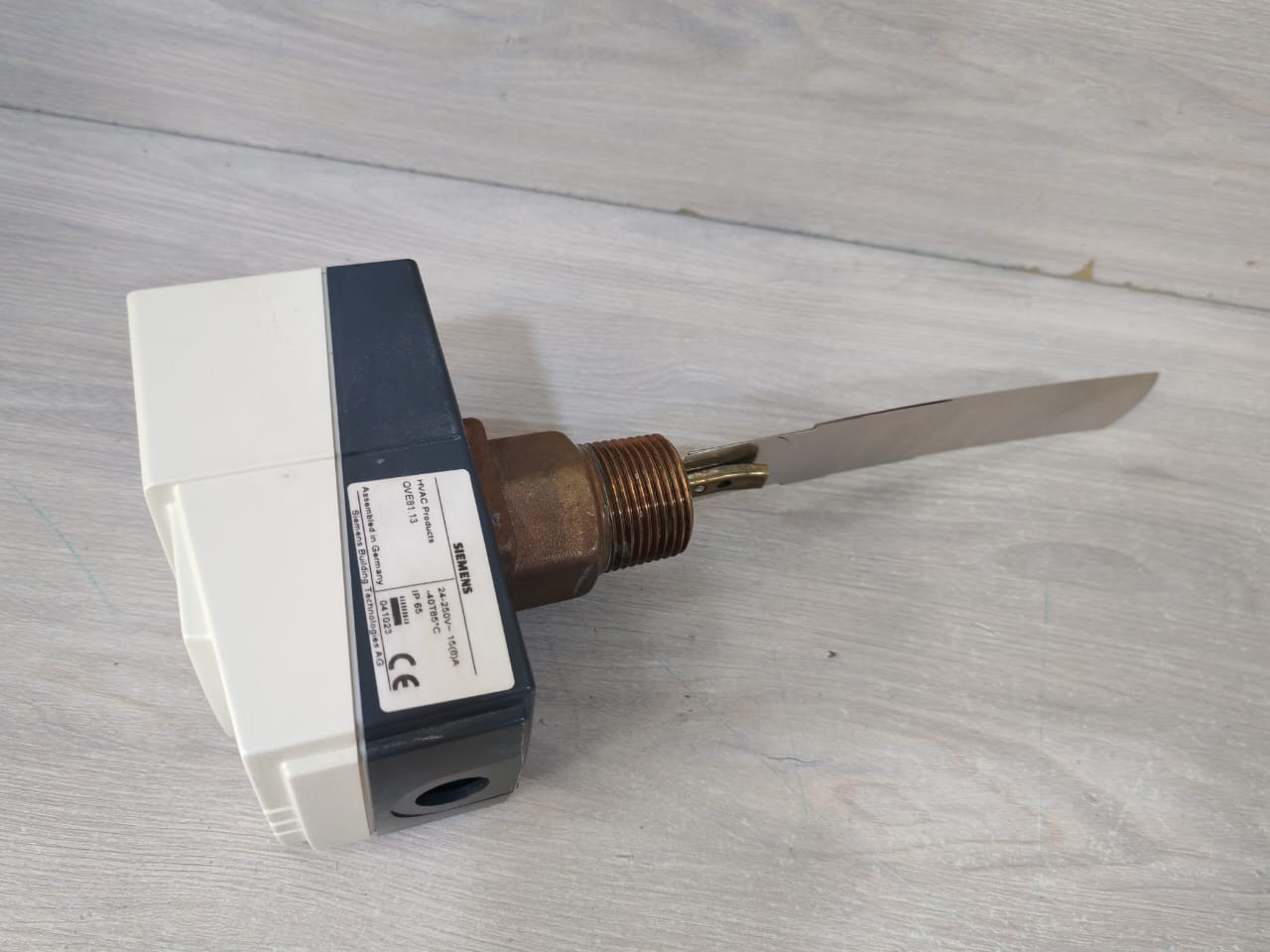 Siemens QVE81.13 Siemens QVE81.13 Flow switch for use in hydraulic systems 8
