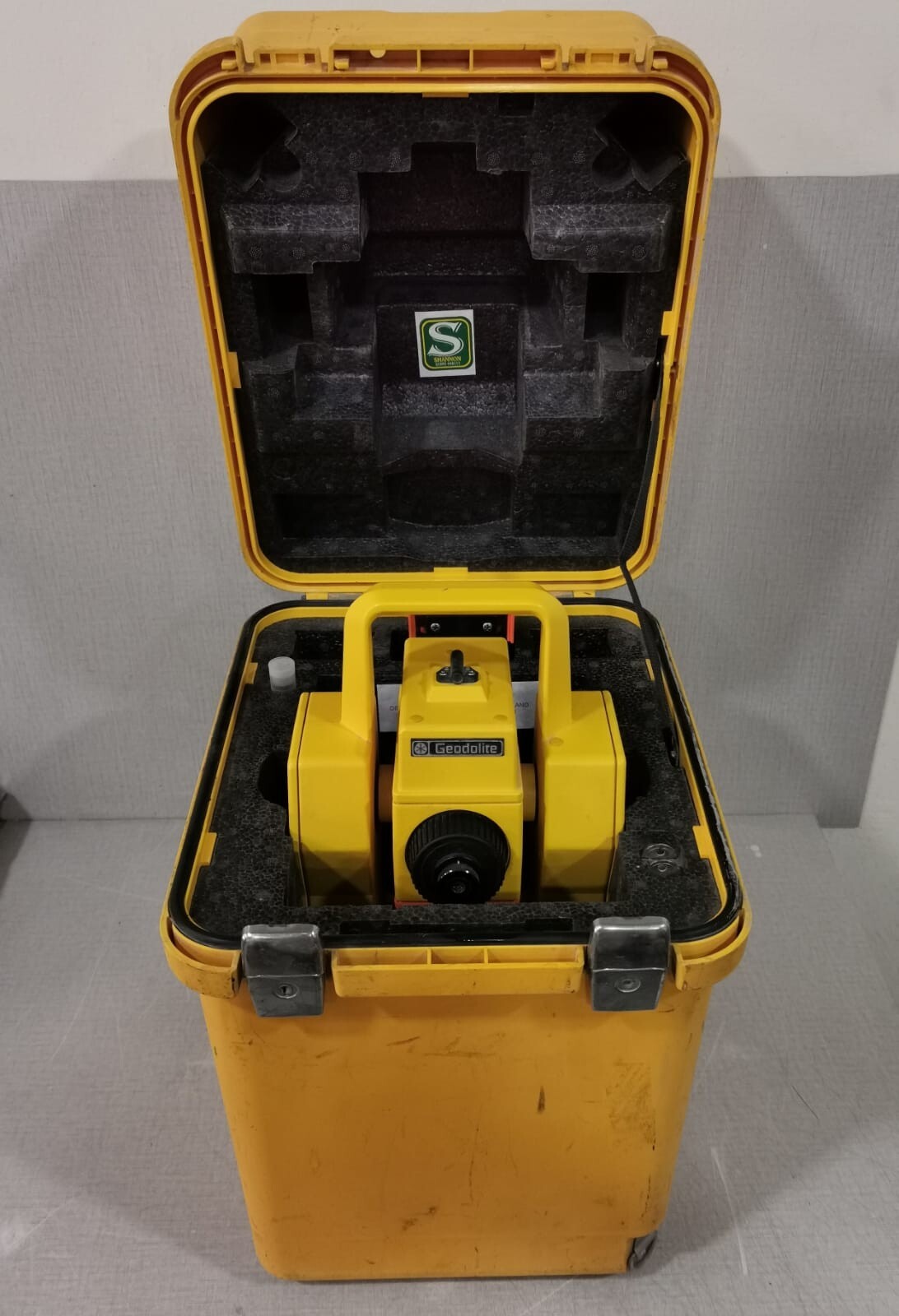 GEODOLITE GDM-504-571 GEODOLITE GDM 504 571 145 070 TOTAL STATION WITH 2 BATTERIES 2