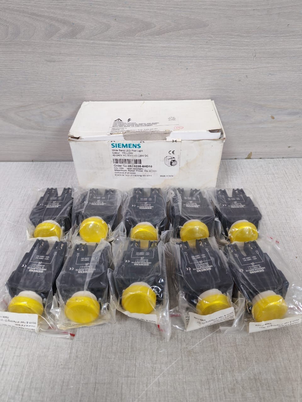 Siemens SIEMENS-3SB5235-6HD10 SIEMENS 3SB5235-6HD10 YELLOW WIDE BAND LED PILOT LIGHT (1 BOX 10PCS.) 2