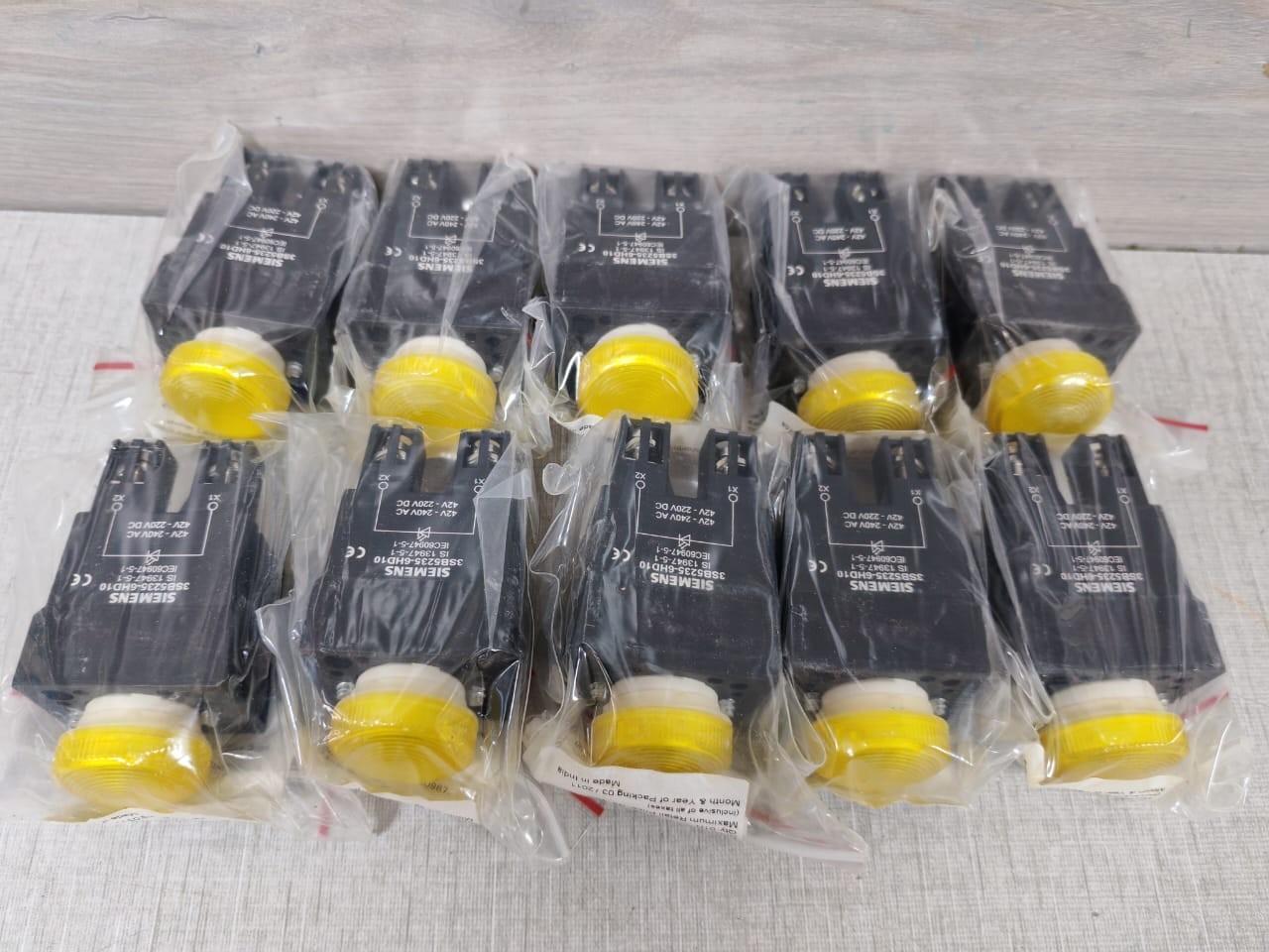 Siemens SIEMENS-3SB5235-6HD10 SIEMENS 3SB5235-6HD10 YELLOW WIDE BAND LED PILOT LIGHT (1 BOX 10PCS.) 3