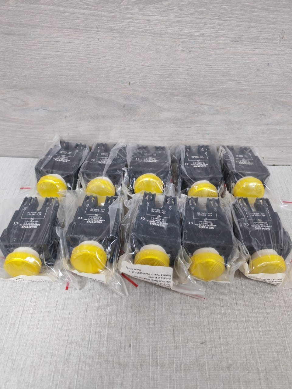 Siemens SIEMENS-3SB5235-6HD10 SIEMENS 3SB5235-6HD10 YELLOW WIDE BAND LED PILOT LIGHT (1 BOX 10PCS.) 5