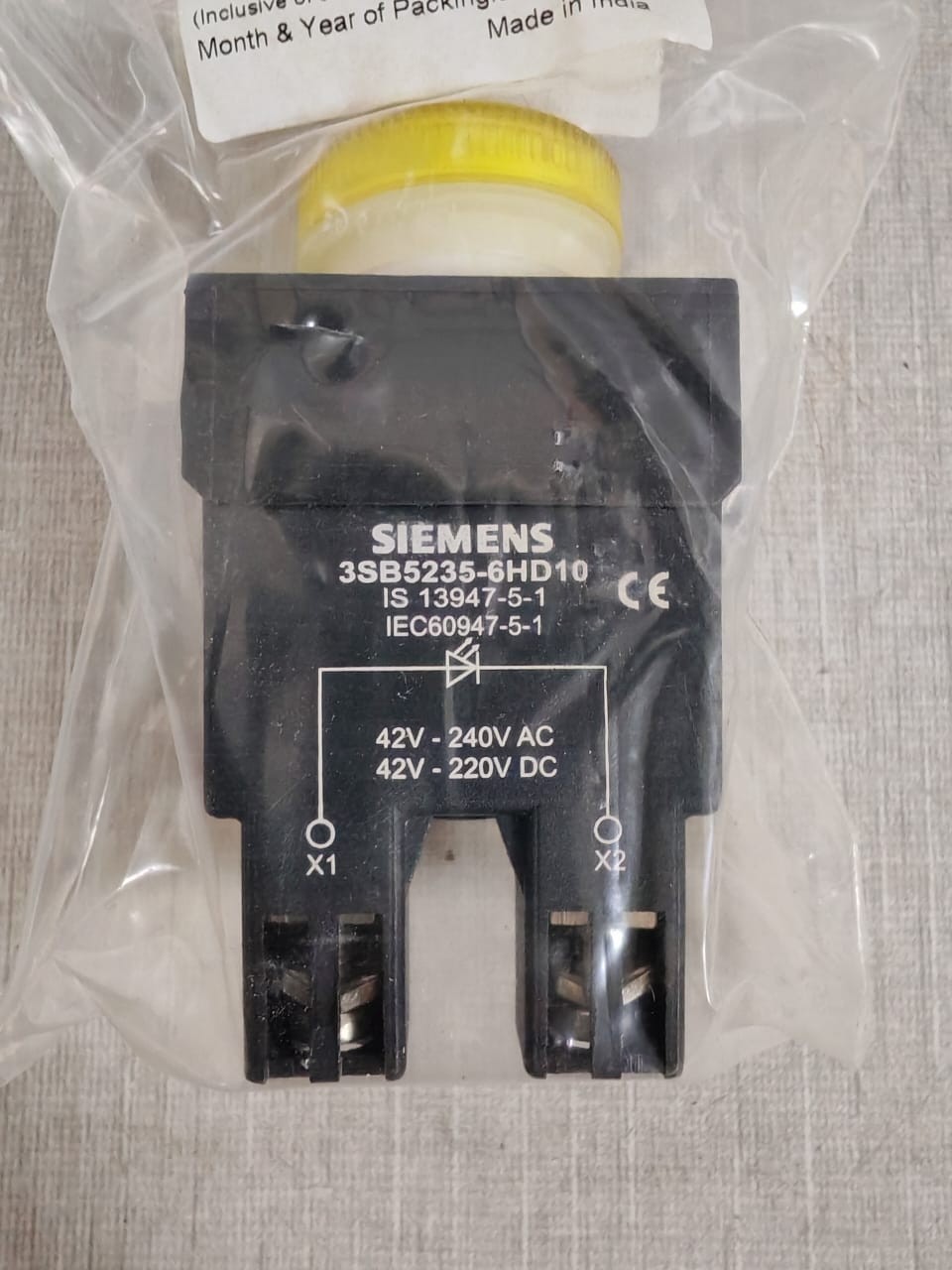 Siemens SIEMENS-3SB5235-6HD10 SIEMENS 3SB5235-6HD10 YELLOW WIDE BAND LED PILOT LIGHT (1 BOX 10PCS.) 6