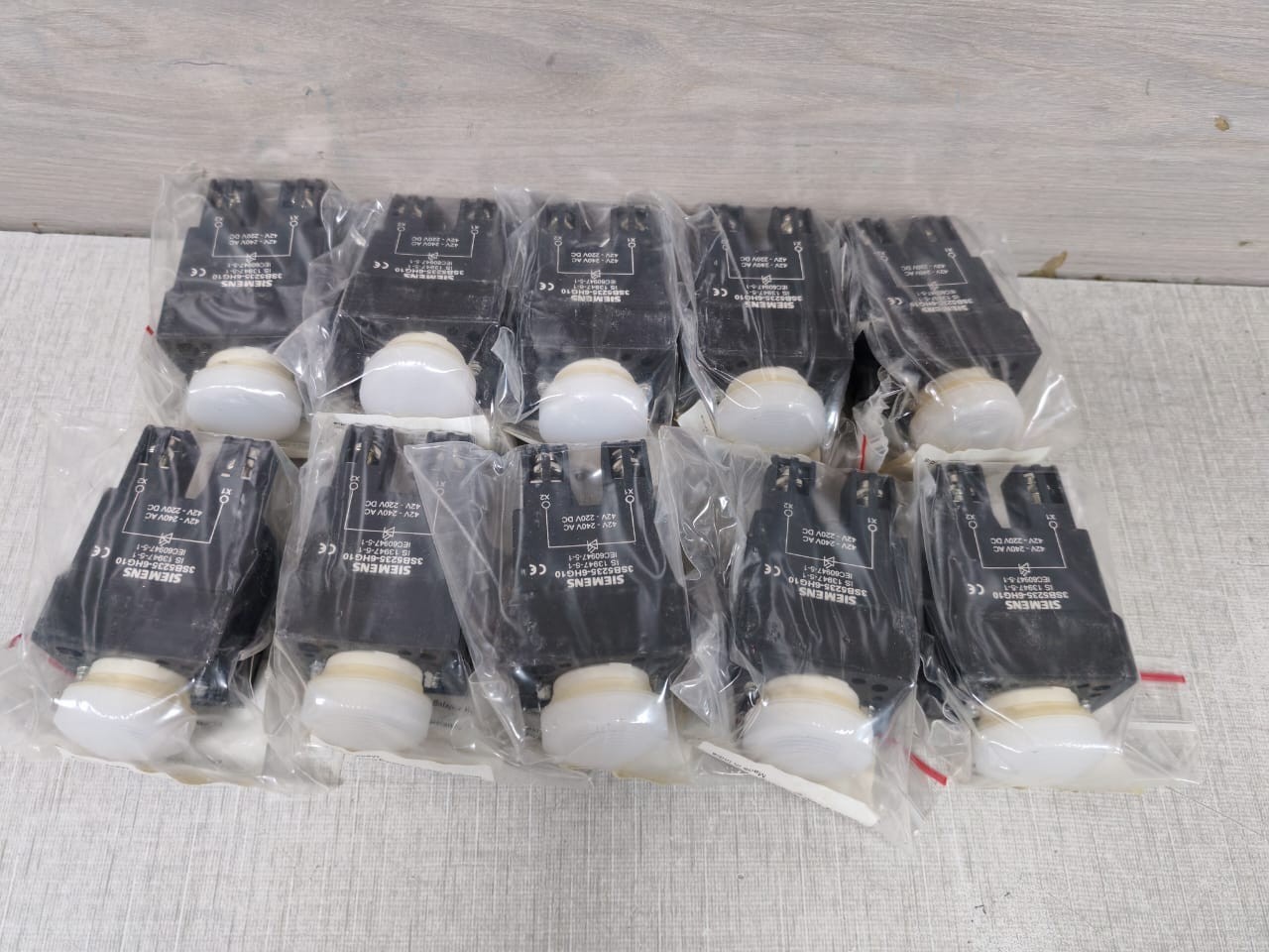 Siemens SIEMENS-3SB5235-6HG10 SIEMENS 3SB5235-6HG10 WHITE WIDE BAND LED PILOT LIGHT (1 BOX 10PCS.) 3