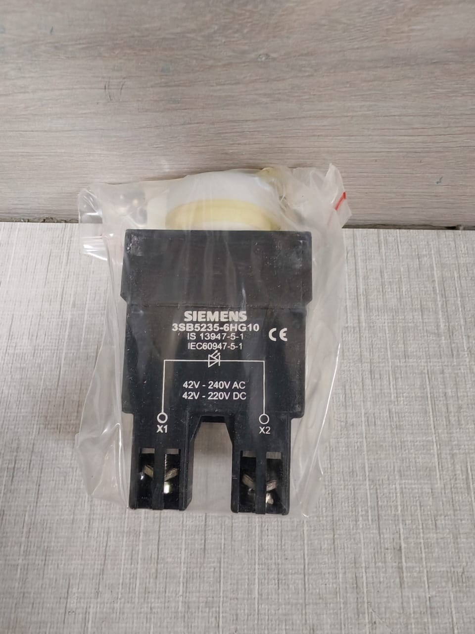 Siemens SIEMENS-3SB5235-6HG10 SIEMENS 3SB5235-6HG10 WHITE WIDE BAND LED PILOT LIGHT (1 BOX 10PCS.) 4