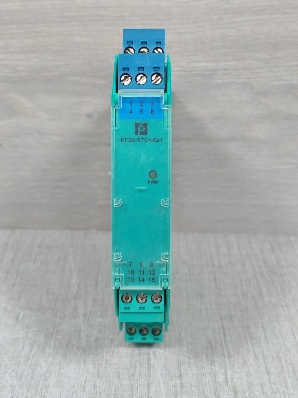 Pepperl+Fuchs KFD2-STC4-EX1 PEPPERL+FUCHS KFD2-STC4-Ex1 K-SYSTEM SMART TRANSMITTER ISOLATOR P/N: 122580 2