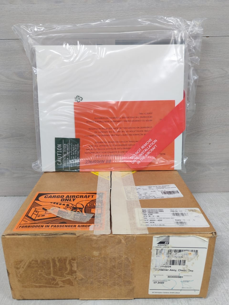 B/E AEROSPACE D1379 B/E AEROSPACE PNR 14C15R212170004 MFR D1379 CONTAINER TYPE I MASK 4 REF. E60757 2