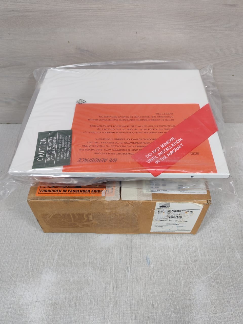 B/E AEROSPACE D1379 B/E AEROSPACE PNR 14C15R212170004 MFR D1379 CONTAINER TYPE I MASK 4 REF. E60757 3
