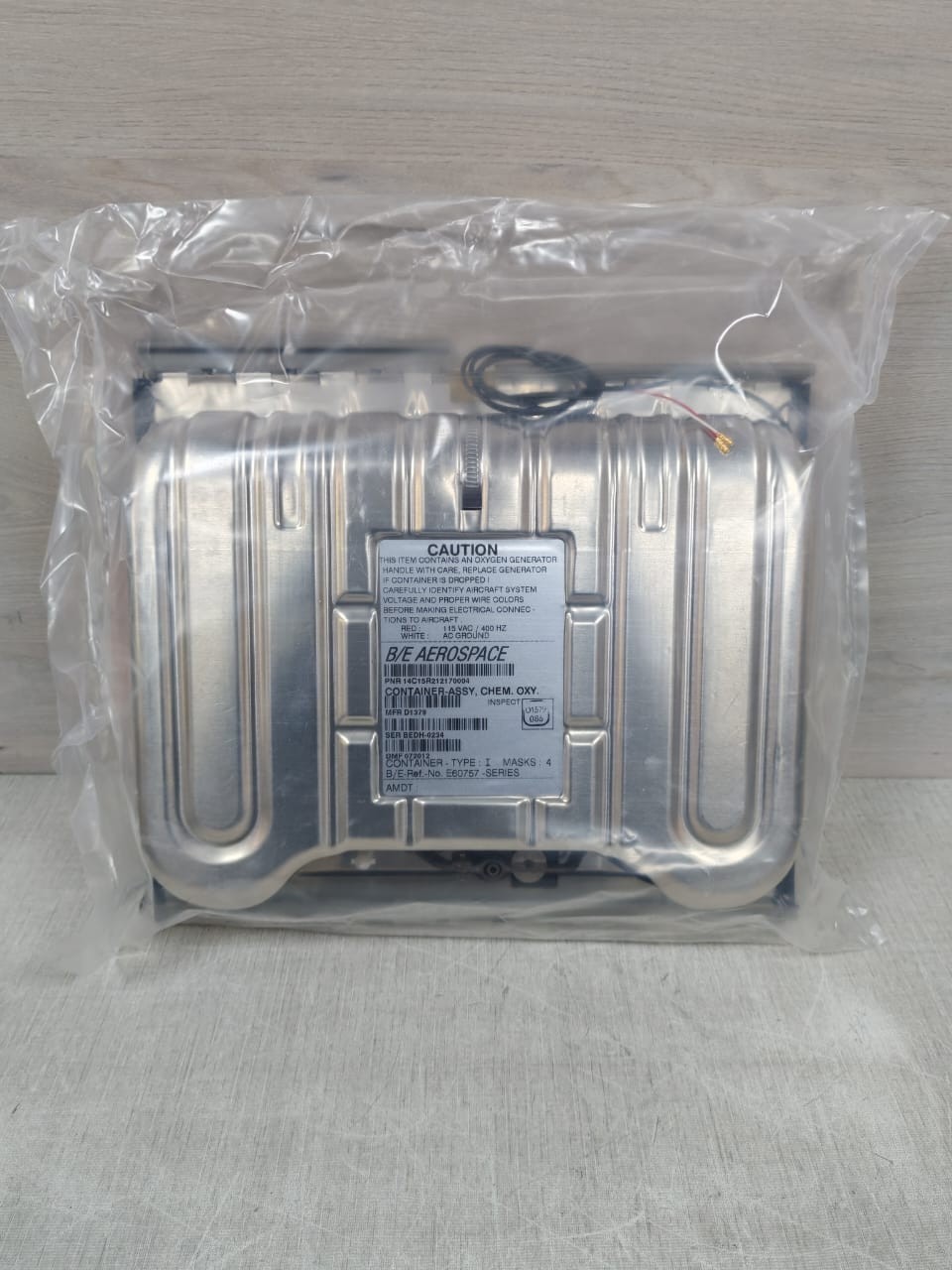 B/E AEROSPACE D1379 B/E AEROSPACE PNR 14C15R212170004 MFR D1379 CONTAINER TYPE I MASK 4 REF. E60757 6
