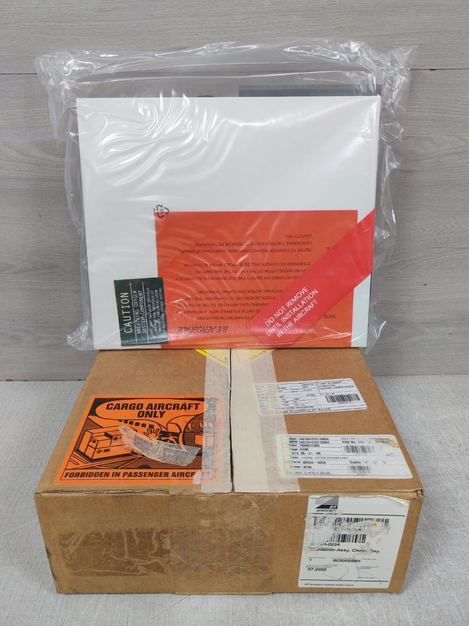 B/E AEROSPACE PNR 14C15R212170004 MFR D1379 CONTAINER TYPE I MASK 4 REF. E60757