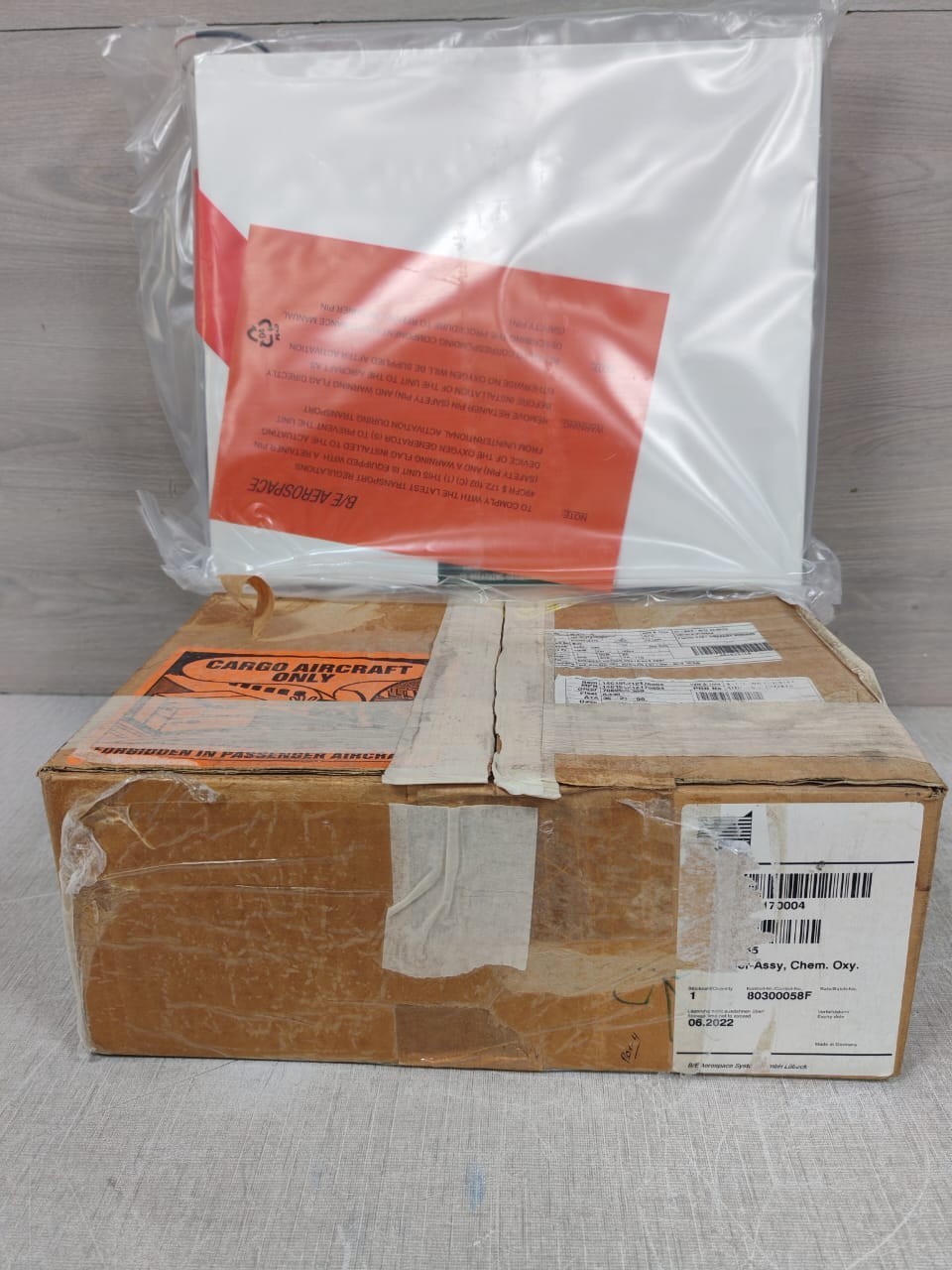 B/E AEROSPACE D1379 B/E AEROSPACE PNR 14C15L212170004 MFR D1379 CONTAINER TYPE I MASK 4 REF. E60757 2