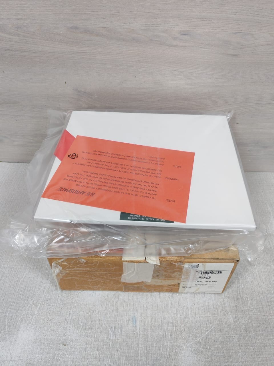 B/E AEROSPACE D1379 B/E AEROSPACE PNR 14C15L212170004 MFR D1379 CONTAINER TYPE I MASK 4 REF. E60757 4