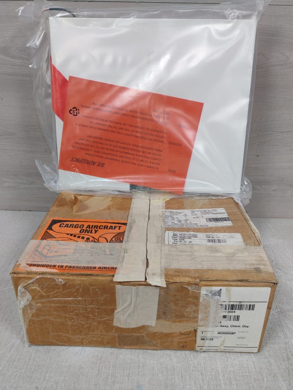 B/E AEROSPACE PNR 14C15L212170004 MFR D1379 CONTAINER TYPE I MASK 4 REF. E60757