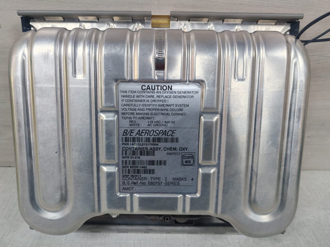 B/E AEROSPACE D1379 B/E AEROSPACE PNR 14C15L212170004 MFR D1379 CONTAINER 3