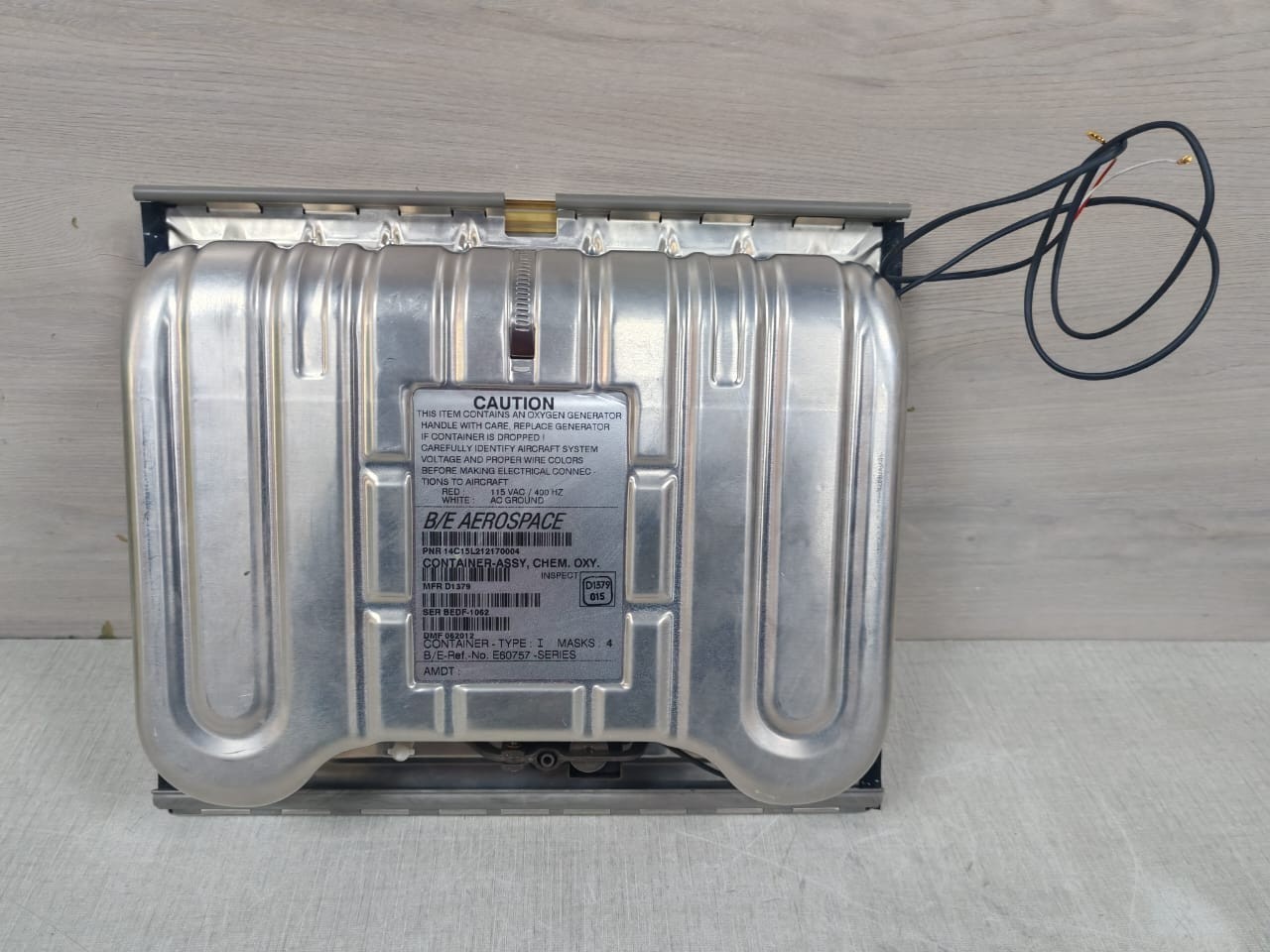B/E AEROSPACE D1379 B/E AEROSPACE PNR 14C15L212170004 MFR D1379 CONTAINER 5