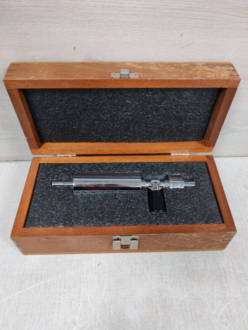VEECO INSTRUMENTS INC 4RC VEECO INSTRUMENTS INC. 4RC HELIUM MASS SPECTROMETER LEAK DETECTOR 2