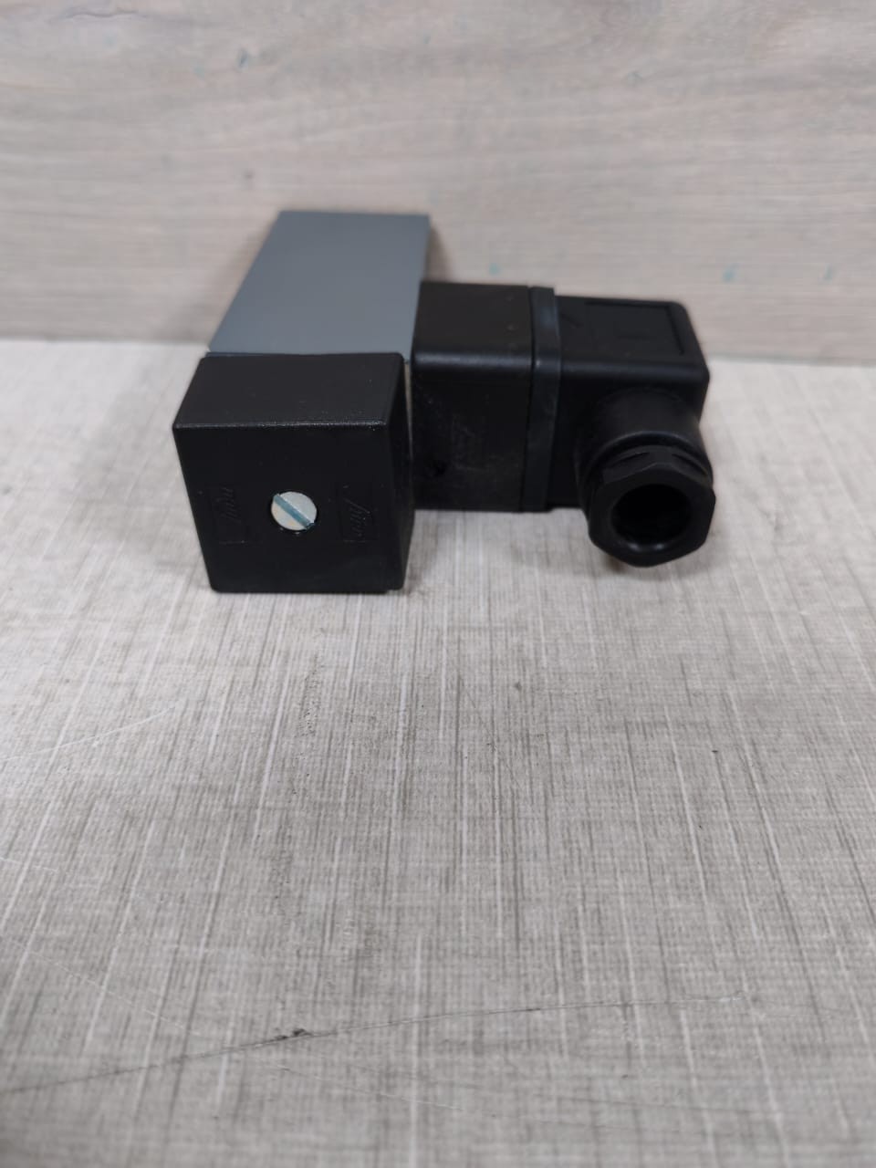SUCO 0161-43814-3-001 SUCO 0161-43814-3-001 PRESSURE SWITCH 7