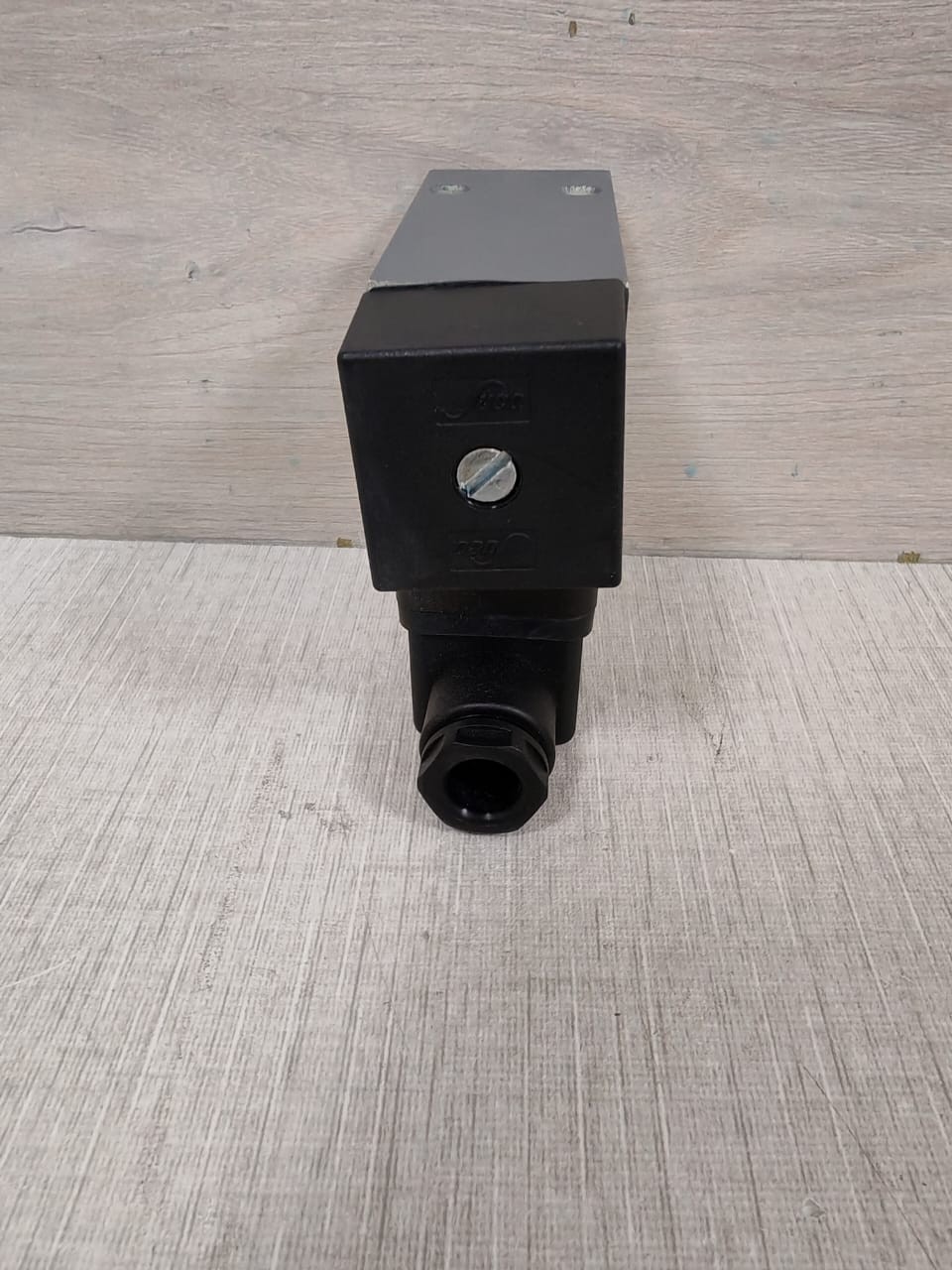 SUCO 0161-43814-3-001 SUCO 0161-43814-3-001 PRESSURE SWITCH 9