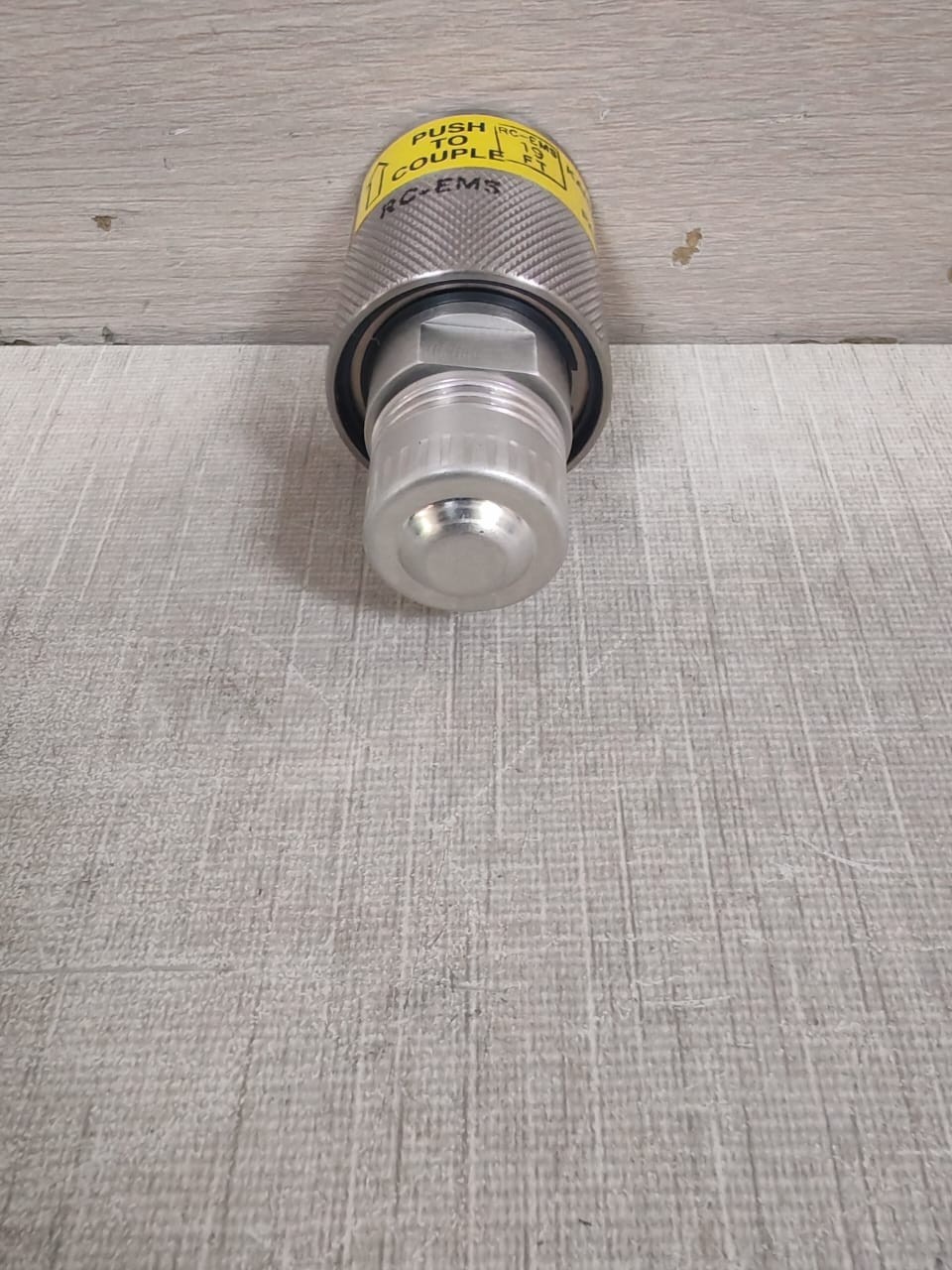 KAISER 0031-0134-1 KAISER ELECTROPRECISION MFG CODE 86831 PN: 0031-0134-1 ADAPTER OUTLET 6