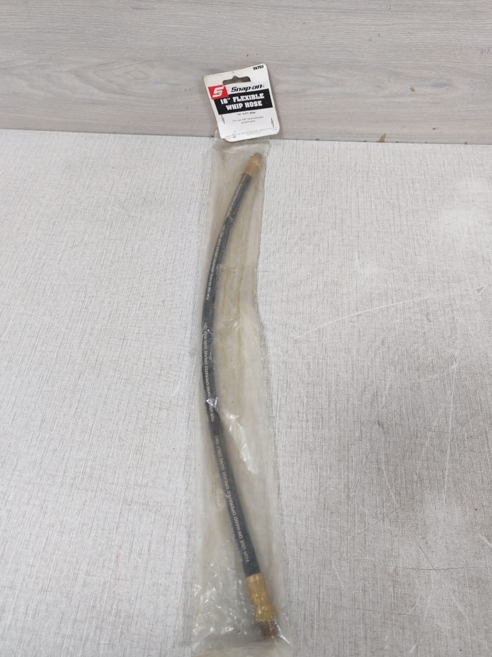 Snap-on 1/8" N.P.T. MALE SNAP-ON 18" FLEXIBLE WHIP HOSE 1/8" N.P.T. MALE 3