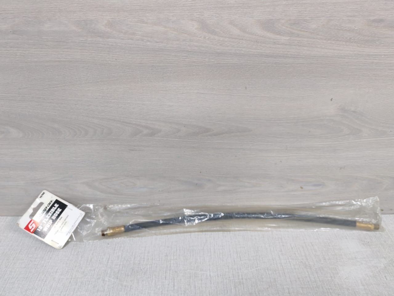 Snap-on 1/8" N.P.T. MALE SNAP-ON 18" FLEXIBLE WHIP HOSE 1/8" N.P.T. MALE 5