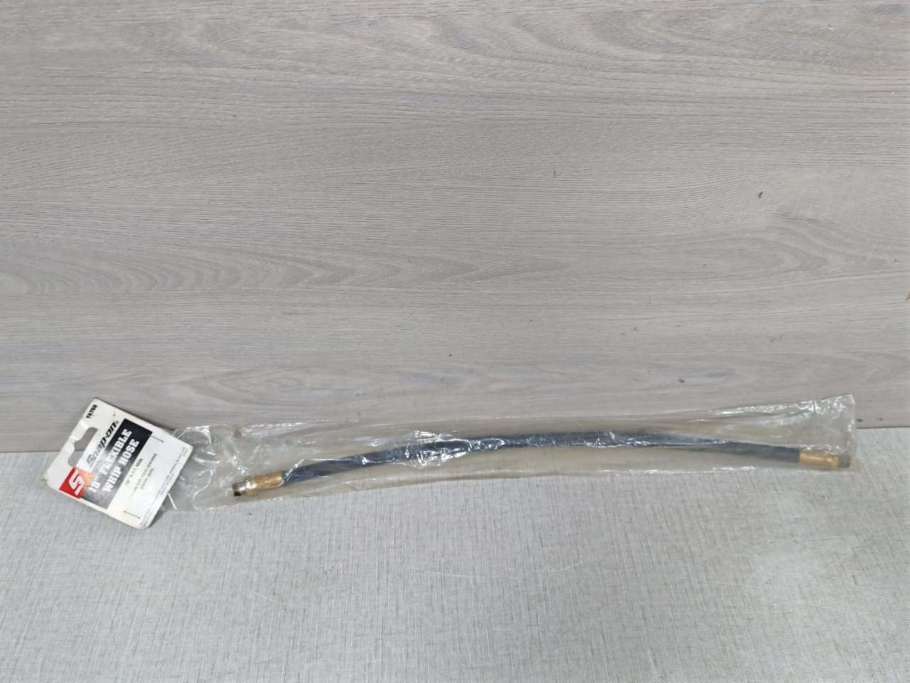 Snap-on 1/8" N.P.T. MALE SNAP-ON 18" FLEXIBLE WHIP HOSE 1/8" N.P.T. MALE 9