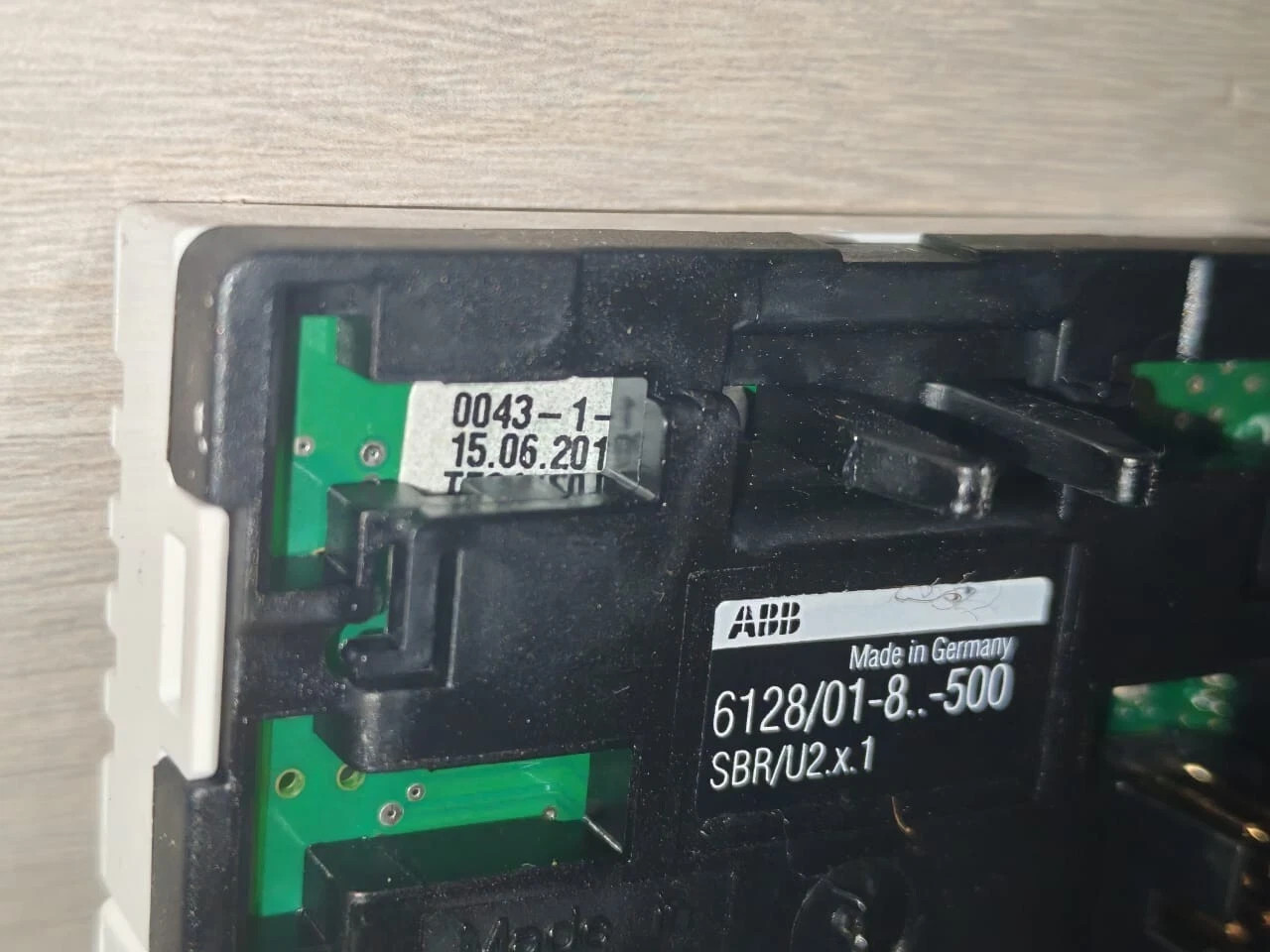 ABB ABB-6128 ABB 6128/01-84-500/6128/01-8..-500 SBR/U2 X.1 ROOM TEMPERATURE CONTROLLER 6