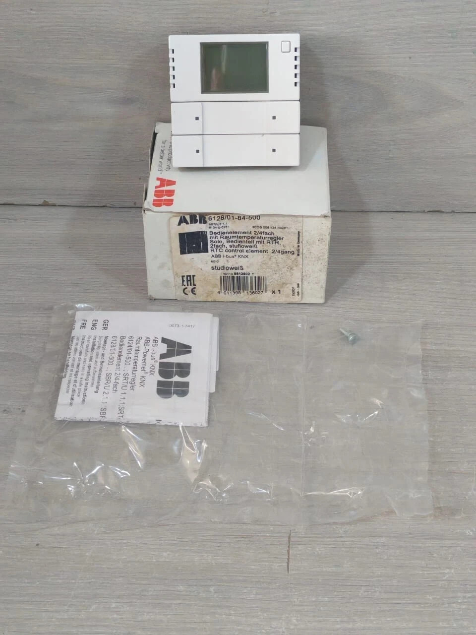 ABB 6128/01-84-500/6128/01-8..-500 SBR/U2 X.1 ROOM TEMPERATURE CONTROLLER