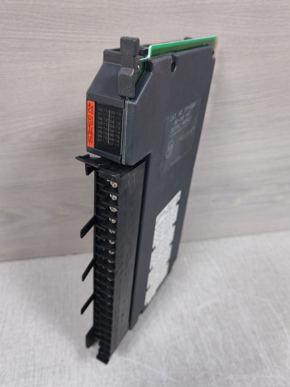 Allen-Bradley 1771-OAN 80-265 VAC Output Module