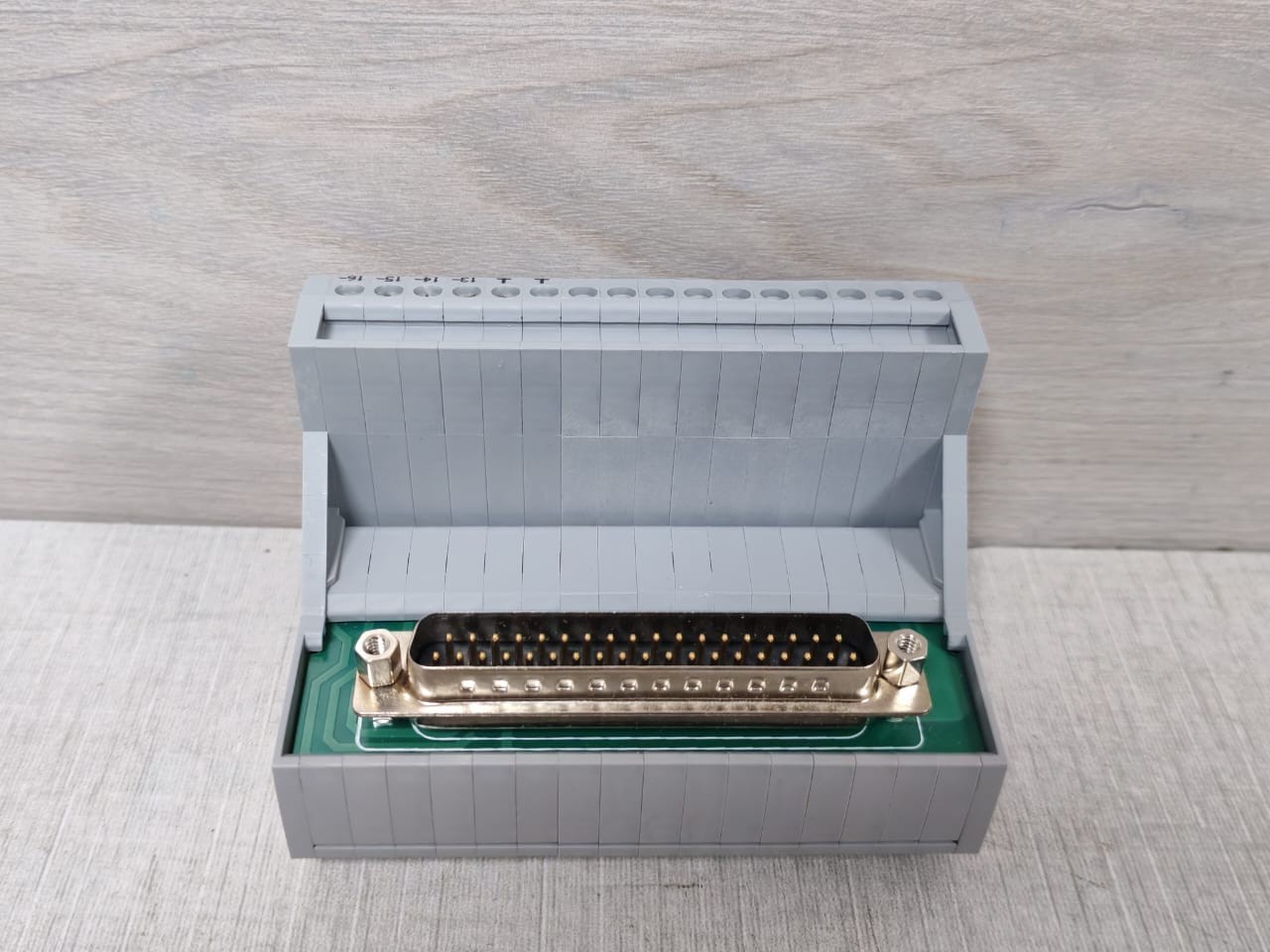 Phoenix Contact D37SUB/M/HW/C300 Phoenix Contact VIP-3/SC/D37SUB/M/HW/C300 Connection Board 2900675 4