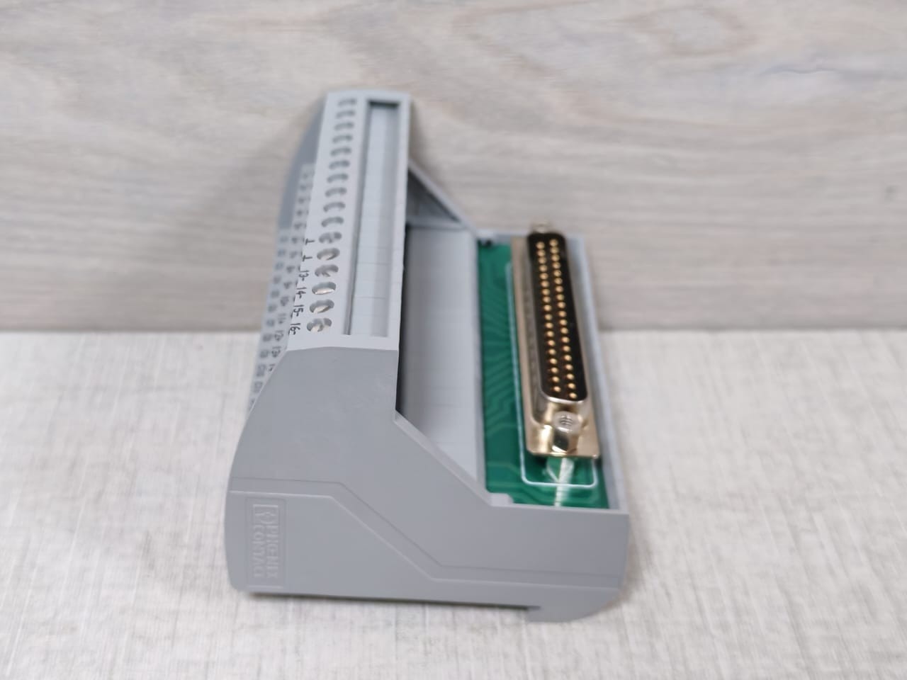 Phoenix Contact D37SUB/M/HW/C300 Phoenix Contact VIP-3/SC/D37SUB/M/HW/C300 Connection Board 2900675 7