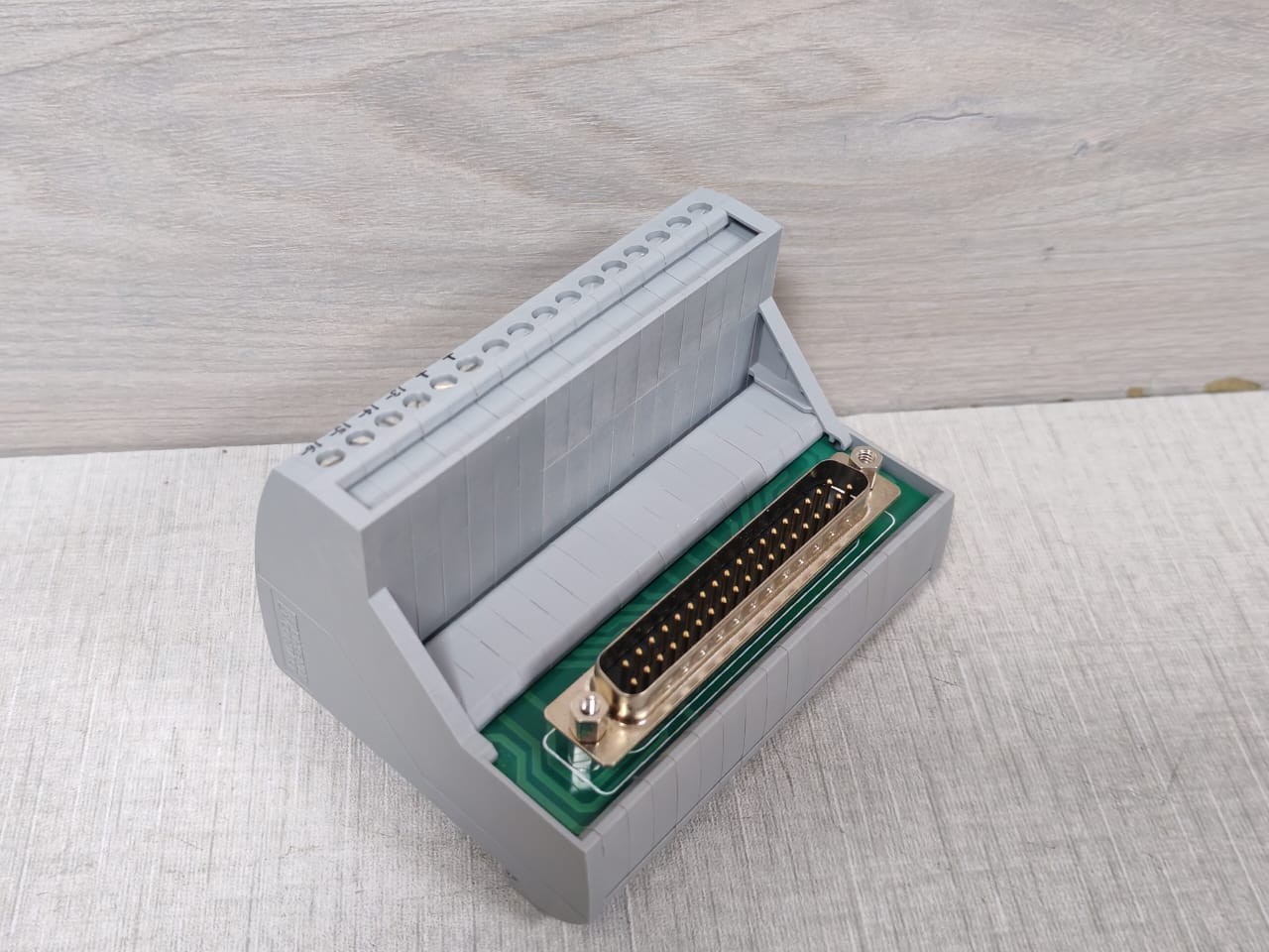 Phoenix Contact D37SUB/M/HW/C300 Phoenix Contact VIP-3/SC/D37SUB/M/HW/C300 Connection Board 2900675 10