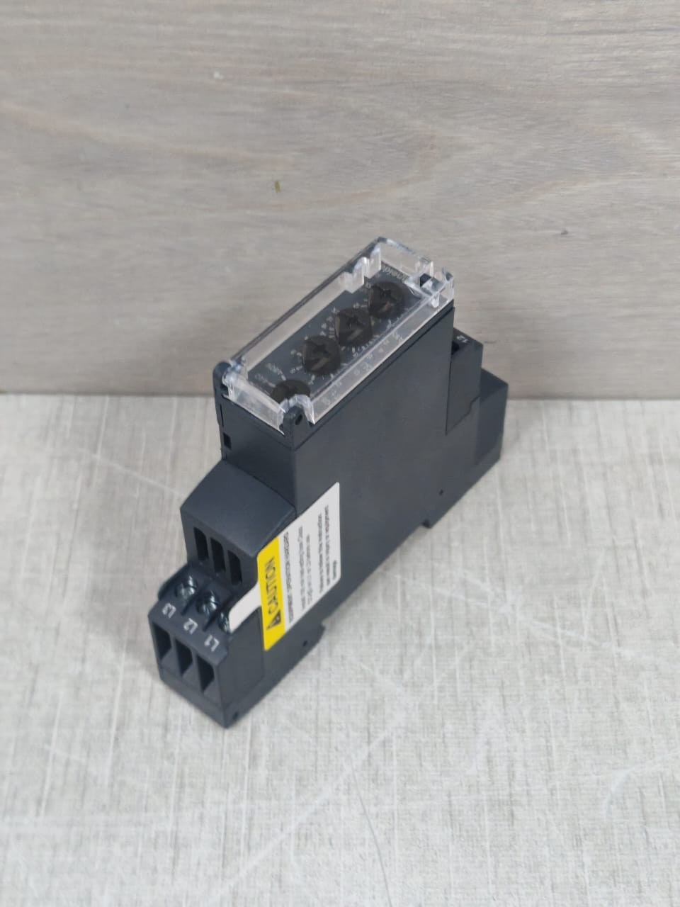 Schneider Electric RM17TE00 ZELIO SCHNEIDER ELECTRIC RM17TE00 MULTIFUNCTION CONTROL RELAY 4